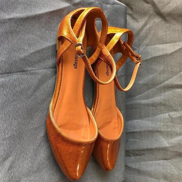 Unique, vintage shoes - Picture 3 of 3